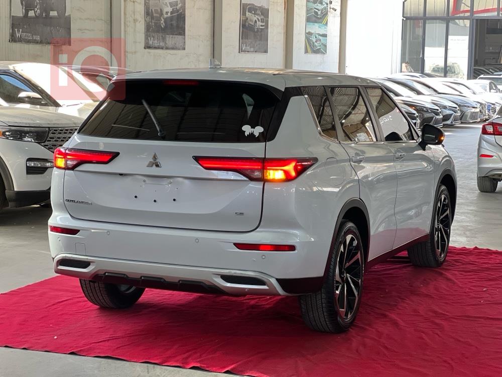 میتسوبیشی ئاوتلاندەر